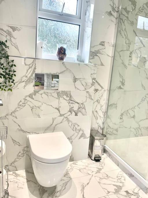 Stunning 1 Bedroom And Double Sofa Bed Near Train Station Southampton Zewnętrze zdjęcie